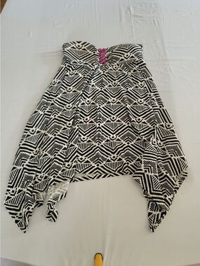 Vintage Roxy Pacsun Black & White Geometric Handkerchief Hem Dress
